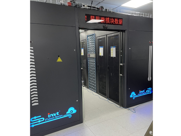 英威騰雙排模塊化機(jī)房現(xiàn)場